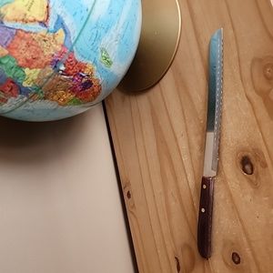 Vintage Wayne serrated bread knife